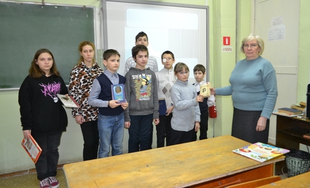 Обеспечение учебниками учащихся младших классов.