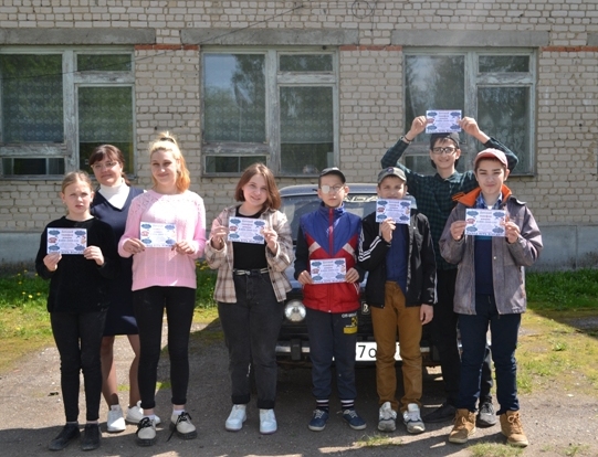 17.05.2023г.  Флешмоб «Нарисуй детский телефон доверия на асфальте!».